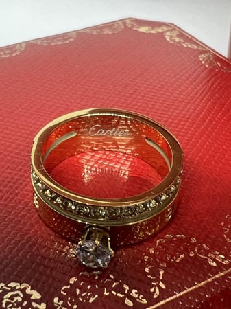 خاتم carter الذهبي