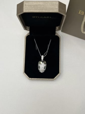 سلسال BVLGARI الماسي لون فضي