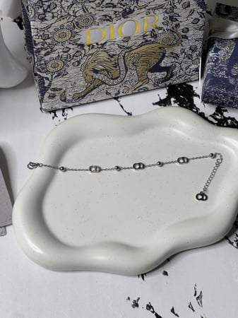 إسوارة Christian Dior فضي