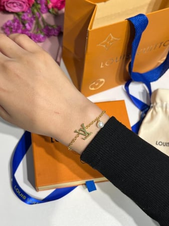 إسوارة LOUIS VUITTON معدن ذهبي