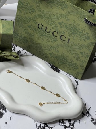 اسوارة GUCCI معدن ذهبي