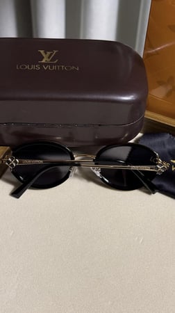 نظارة LOUIS VUITTON