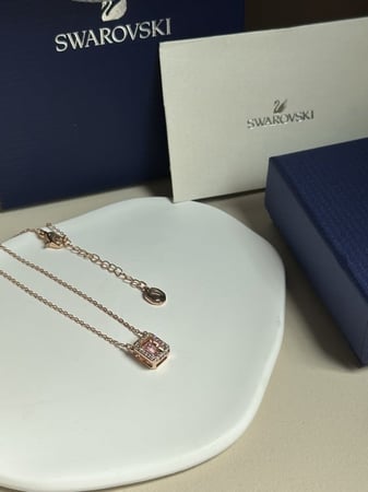 سلسال سوارفيسكي قولد روز