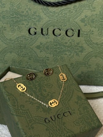 سلسال GUCCI معدن ذهبي