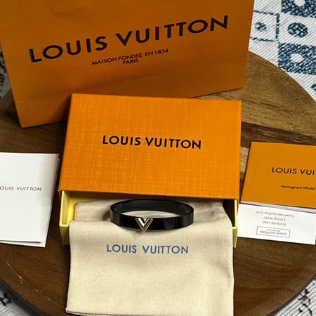 إسوارة LOUIS VUITTON معدن ذهبي