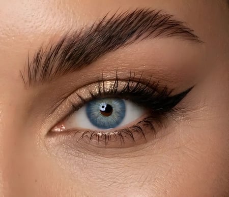 الأزرق الباتايا الطبيعي – لون أزرق ساحر كالبحر- آمنة على العين ولا تسبب حساسية أو تهيج