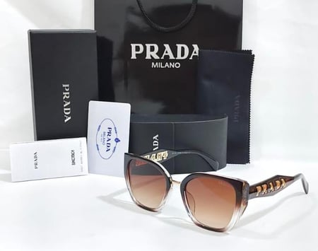 نظارة Prada شمسية نسائية بعدسات بنية متدرجة