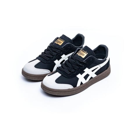 حذاء Asics رياضي نسائي