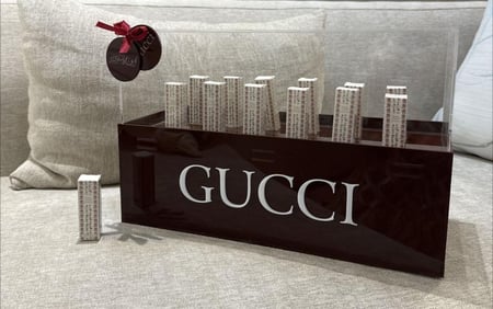 بوكس قوتشي العنابي