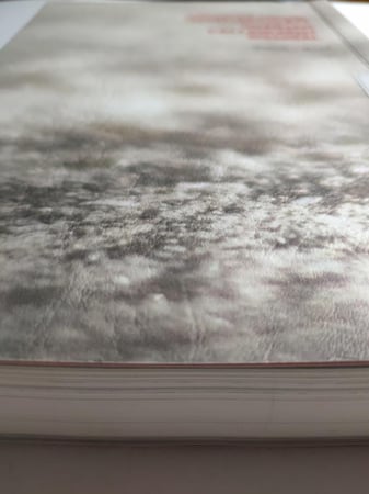 ملتقى الشارقة للخط . الصفحات 558 صفحة مزودة بالصور