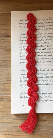 فاصل كروشية أحمر