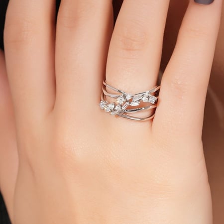 خاتم ذهب أبيض والماس عيار 18