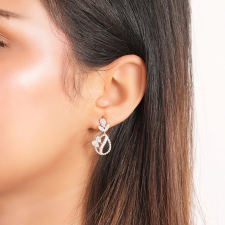 حلق ذهب ابيض والماس