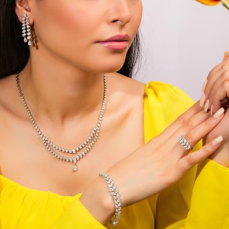 طقم ذهب ابيض والماس