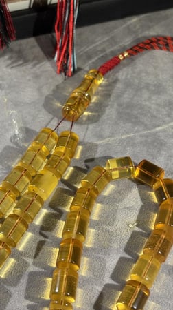 مسباح من خامة الكهرمان حر طبيعي صندوقي