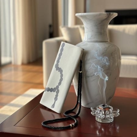 شنطه السبحه نقصة جميله لرمضان تحتوي على سبحه و مبخر