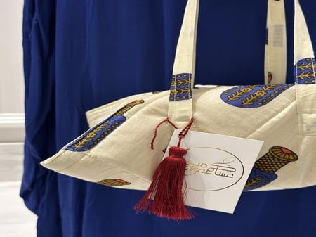 بقشة مع صحن بلاستيك ، جميله للعيد ولرمضان (( بدون تعبئة ))