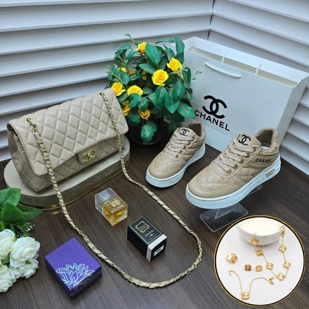 طقم شانيل الفاخر – أناقة لا مثيل لها!