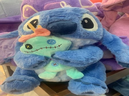 دمية ستيتش وسط