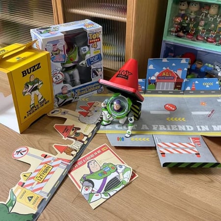 مجسم اضاءة باز يطير