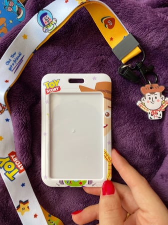 كارد هولدر توي ستوري