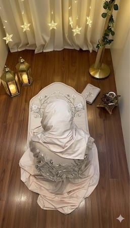 طقم شرشف صلاة وردي