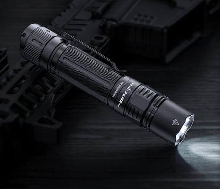 fenix pd36r pro - كشاف فينيكس