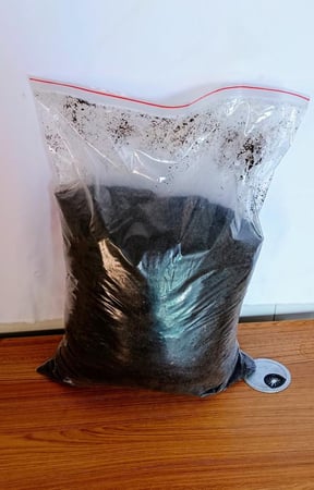 سماد دودة الأرض Vermicompost ( واحد كيلو)