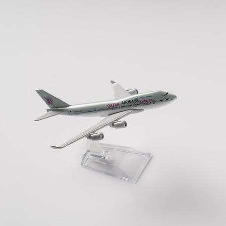 مجسم طائرة الخطوط القطرية 747