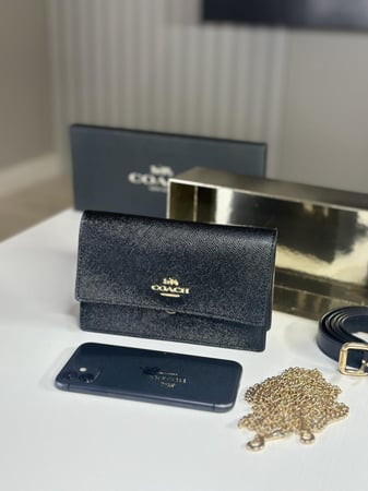 كوتش بوكس F87762 شنطة كروس / خصر بجلد قوي - اسود/ ذهبي