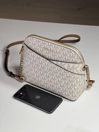 مايكل كورس فانيلا جت ست