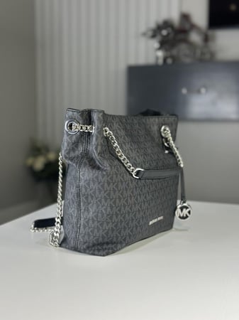 مايكل كورس شولدر سجنشر توت JET SET CHAIN- اسود سجنشر