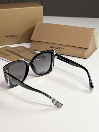 بربري لوجو سايد نظارة نسائية