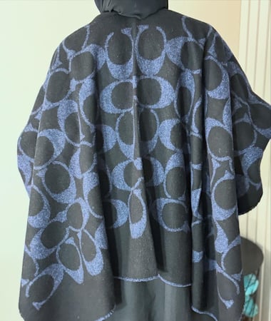 كوتش سجنتشر كيب شال شتوي نسائي