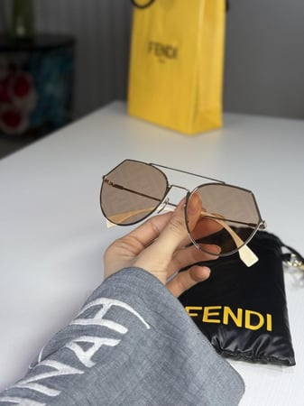 فندي نظارة افياتور ذهبيه معدن FENDI IRREGULAR SUNGLASSES IN GOLD