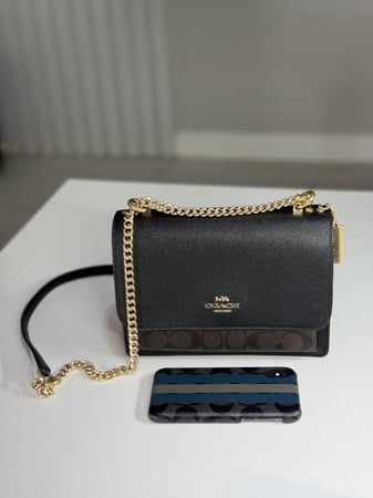 شنطة كوتش كلير سجنشر كانفاس Klare Crossbody Bag In Signature Canvas