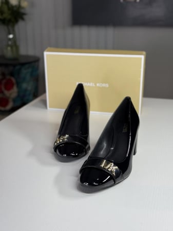 كعب مايكل كورس جلي فليكس اسود لامع Michael Kors JILLY FLEX - Classic heels - black