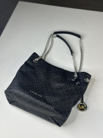 مايكل كورس شولدر سجنشر توت JET SET CHAIN- اسود سجنشر