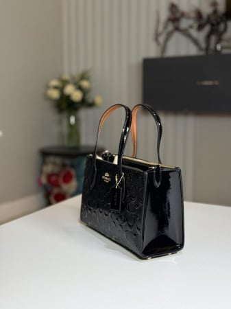 شنطة كوتش توت صغيره نينا سجنشر بلون اسود اامبوزد  Nina Small Tote Bag In Signature Leather Black