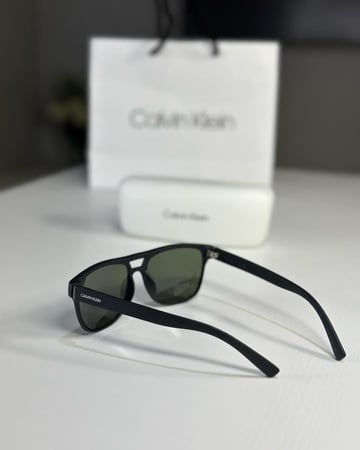 نظارة كالفن كلاين كلاسيك بلاستيك لايتو ويت فريم - اسود