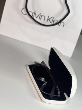 كالفن كلاين نظارة رد سنو