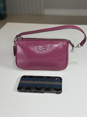 شنطة كوتش كتف نوليتا ١٩  بلون برجندي لماع  Nolita 19 coach