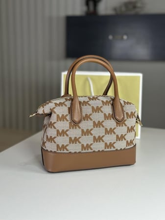 شنطة مايكل كورس سمول كانفاس سجنشر -بني سجنشر