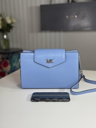 مايكل كورس موت كروس بودي بتاوتش بلون ازرق صافي MICHAEL KORS MOTT