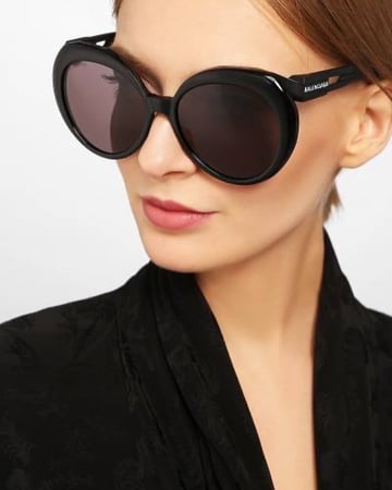 بنظارة بالنسياقا فريم اسود درجتين