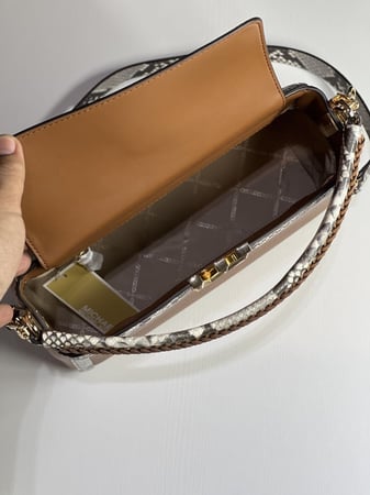 مايكل كورس ميديم كارلي