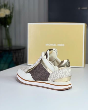 مايكل كورس ستار واكر