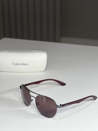 كالفن كلاين نظارة رد سنو
