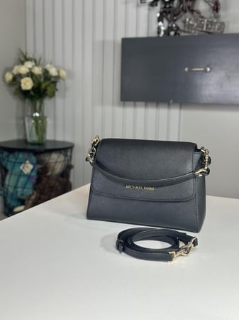 مايكل كورس Sofia s satchel كروس بودي صغيره صوفيا - اسود / ذهبي