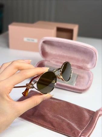 نظارة ميو ميو لوقو اوليف باللون البني  Miu Miu Logo sunglasses